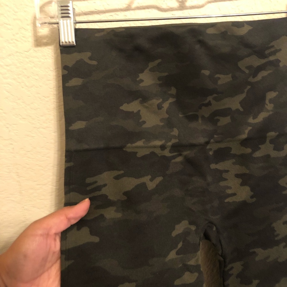 Spanx Look At Me Seamless Leggings Green Camo Large - Picture 2 of 4
